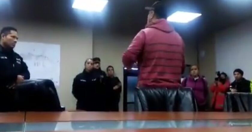 Familias ocupan el edificio municipal a la espera de una reubicación de tierras
