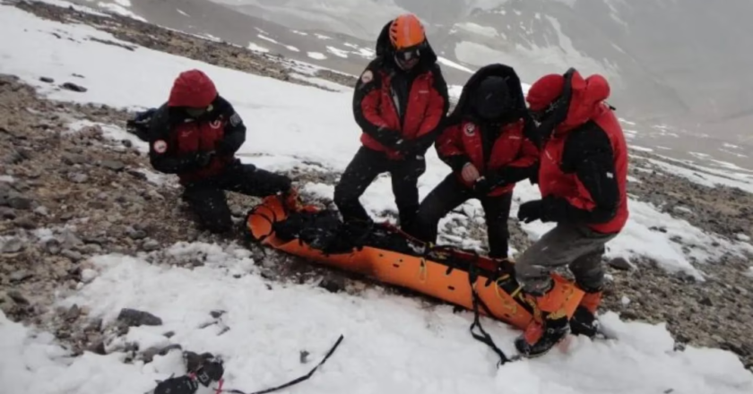 Vida o muerte en el Aconcagua: la travesía de los médicos y rescatistas que salvan andinistas