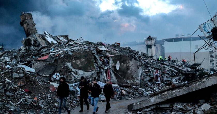 Siria y Turquía: un devastador terremoto dejó más de 5.000 muertos y al menos 20.000 heridos