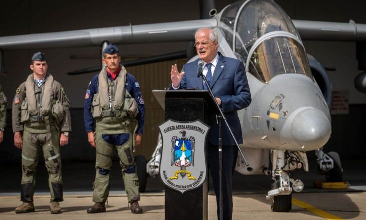 Desplegaron aviones de combate Pampa III frente a las Islas Malvinas
