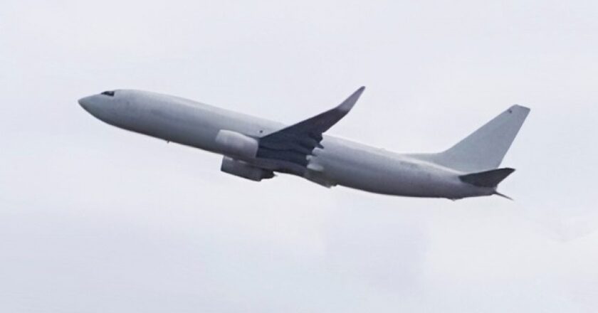 Arribó al país el primer Boeing de carga que transportará insumos y producción de Mirgor