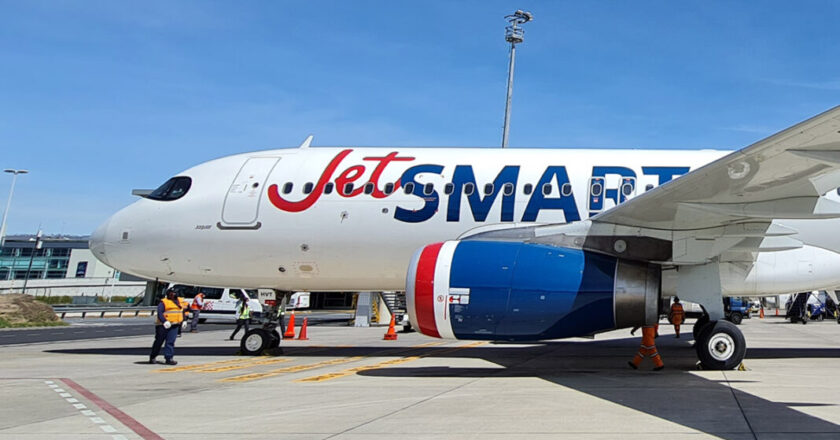 Denuncian que una aerolínea discriminó a un joven con discapacidad 