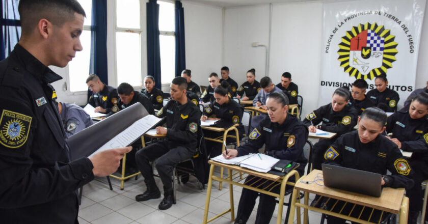 Personal policial y penitenciario comienza a cobrar adicional por Título Secundario