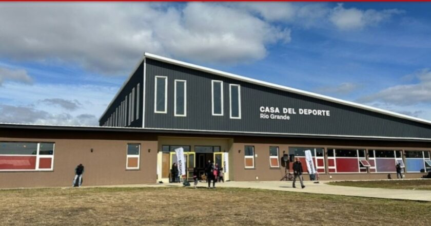 Melella inauguró la ‘Casa del Deporte’, el nuevo gimnasio del barrio Arraigo Sur en Río Grande