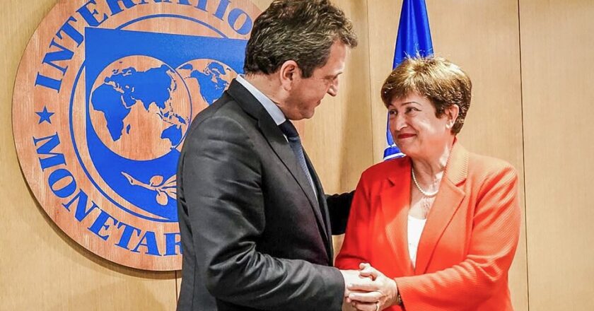 Acuerdo con el FMI: cambio en las metas y nuevo desembolso