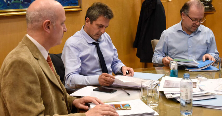 FMI: la meta fiscal seguirá sin cambios, pero la recaudación puede presionar al tope del primer trimestre