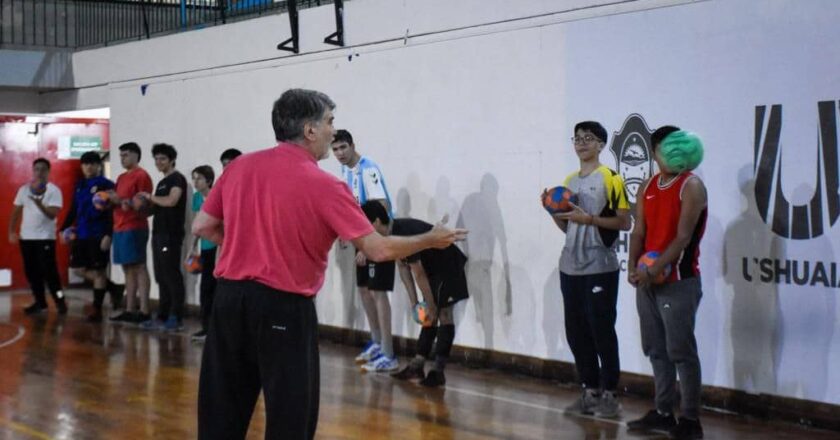Abrió la escuela de Handball del Instituto Municipal de Deportes