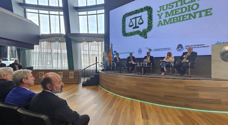 Se realizó la conferencia “Justicia y Medio Ambiente”