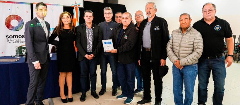 Se presentó en la provincia el libro Tratado de Derecho Antártico