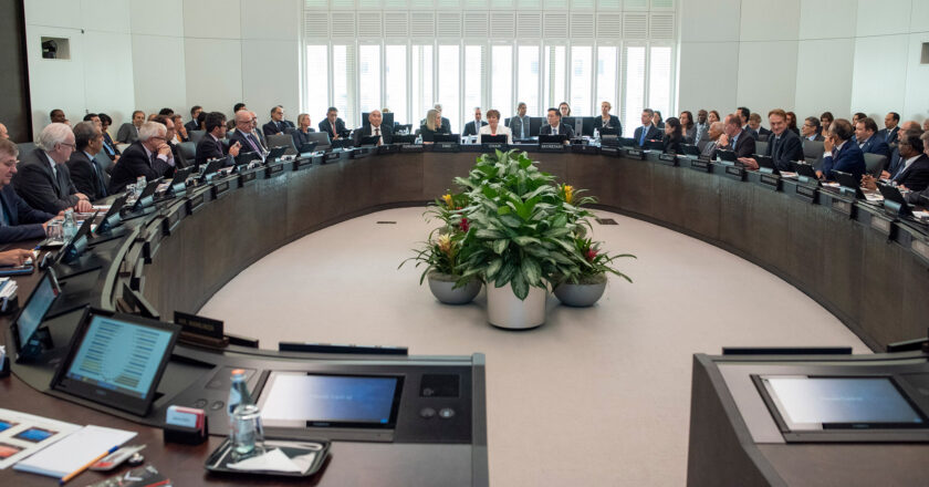 Tras el anuncio del canje, el Gobierno espera esta semana el cambio de metas y el desembolso del FMI