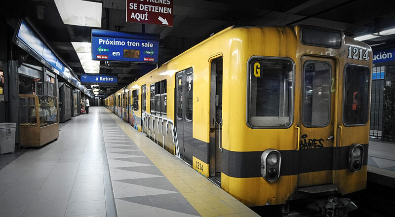 Por el apagón masivo en el AMBA, los trenes y subtes registran demoras y limitaciones