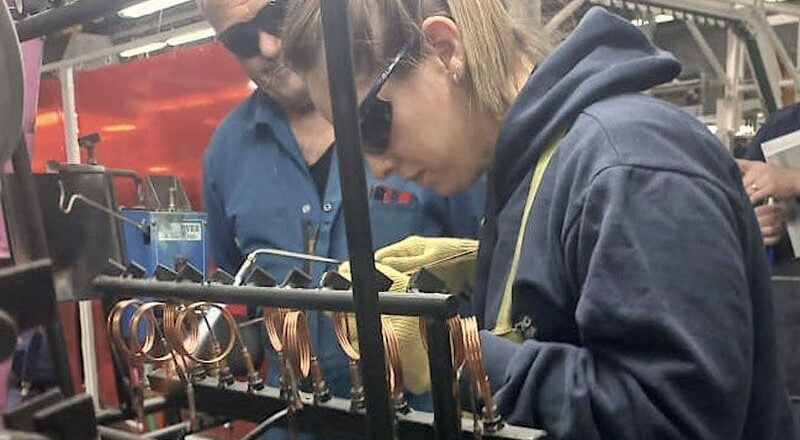 En marzo hubo 10.940 operarios en las industrias