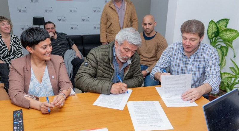 Se firmó el contrato para la obra del gimnasio del colegio Soberanía Nacional