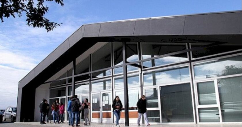 La política está presente en diálogos cotidianos de jóvenes fueguinos, según encuesta de la UNTDF