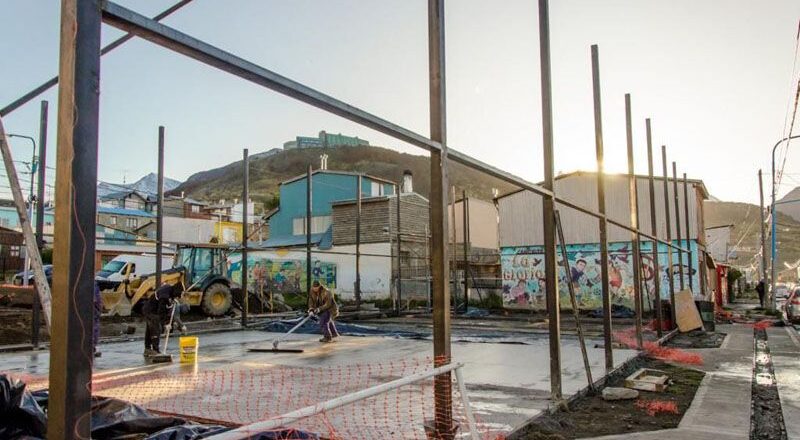 Avanza la construcción del playón deportivo en el barrio San Vicente