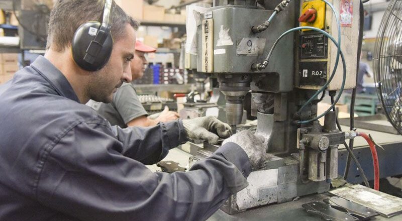 La industria PyME creció 2,4% en marzo, pero advierten la necesidad de estabilizar costos