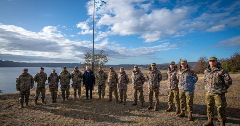 Taiana recorrió las obras de la guarnición del Ejército que se está construyendo en Tolhuin