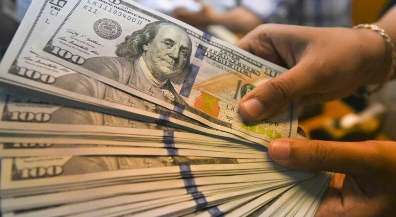 El dólar paralelo arrancó en mayo en alza