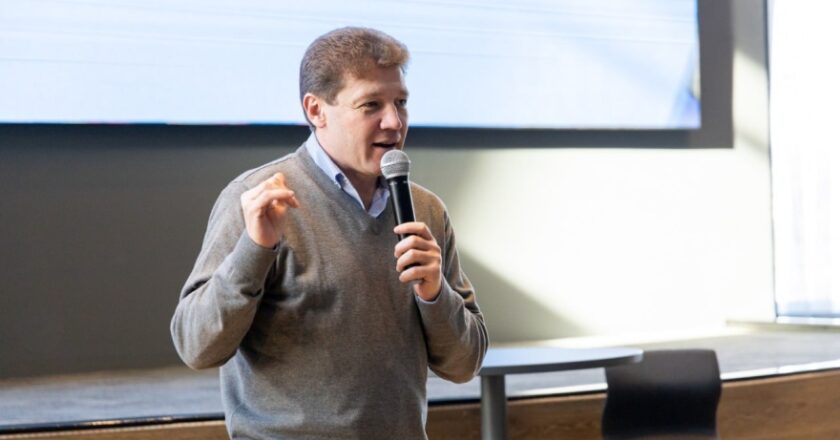 Melella: «Se está trabajando para resolver la situación de la industria textil fueguina»