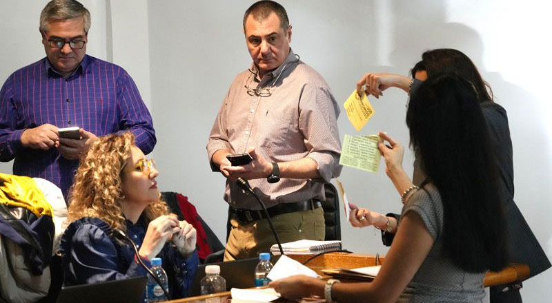 El escrutinio comenzó con cuestionamientos a la Junta Electoral