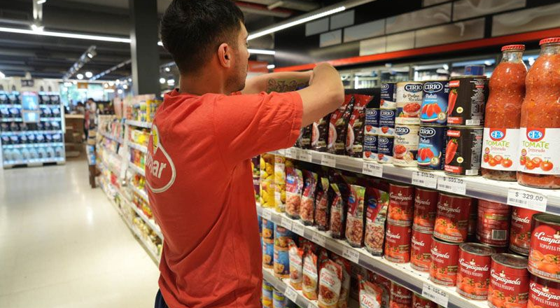 Expectativa por el impacto de la escalada del dólar en los precios