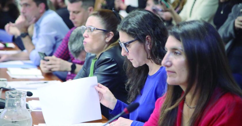 Analizan proyecto para tipificar la figura de violencia digital
