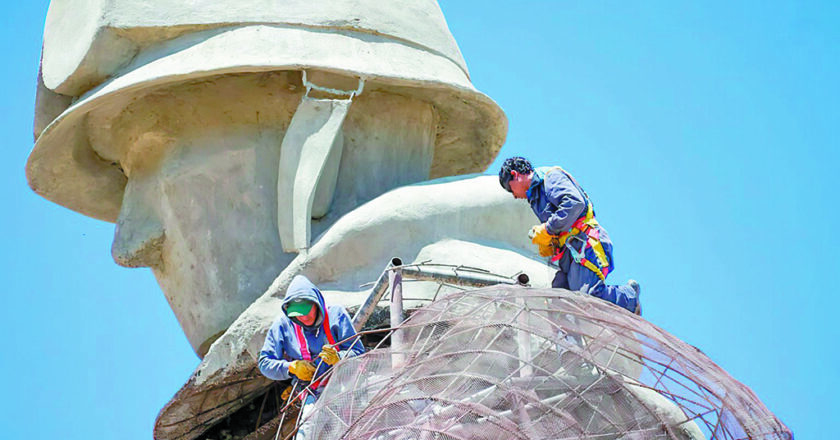 Gigantesco Monumento al Soldado Argentino