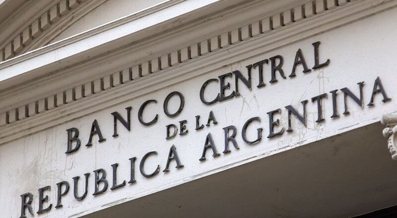 El BCRA mantuvo en 97% la tasa de los plazos fijos