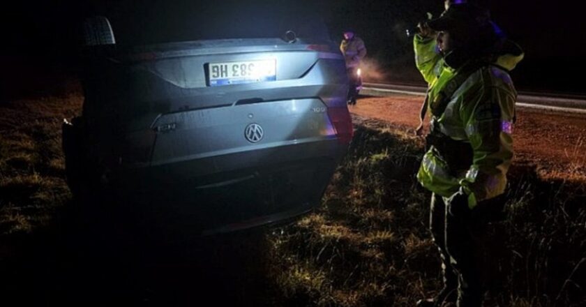 Ruta 3: un vehículo volcó en el sector de “Cerro Cortado”