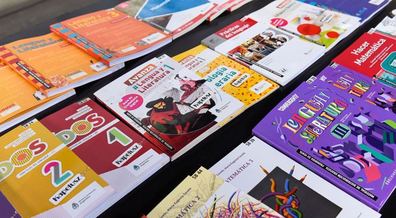 Nación entregó en Tierra del Fuego 19.010 libros para las escuelas secundarias