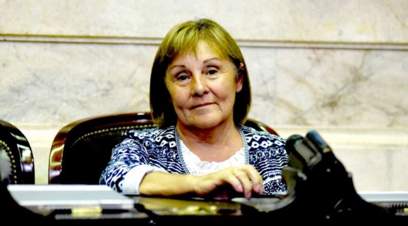 Se anota en la carrera /Caparrós quiere seguir en la Cámara de Diputados
