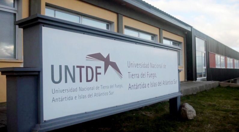 Baja tasa de graduación ostenta la UNTDF