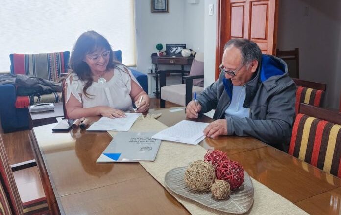 Obras Públicas de la provincia rubricó contrato para las redes de agua y cloacas de Chacra VIII en Río Grande