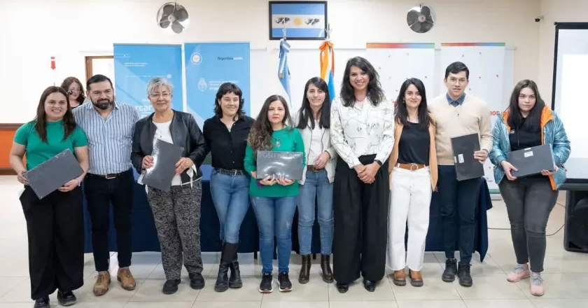 Ushuaia: Entregan de 87 Tablets destinadas a Promotoras Territoriales Capacitadas en Género y Diversidad