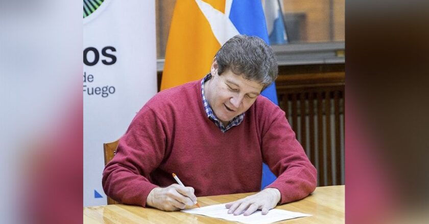 El Gobernador cobra menos del 40% de su remuneración