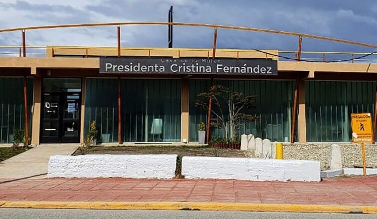 Avanza iniciativa de vecinos para retirar el cartel de la Casa de la Mujer