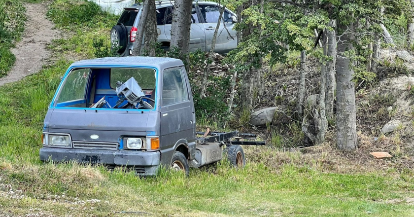 Bienal de basura en el Fin del Mundo: Ushuaia exhibe su Colección exclusiva de Chatarra Automotriz
