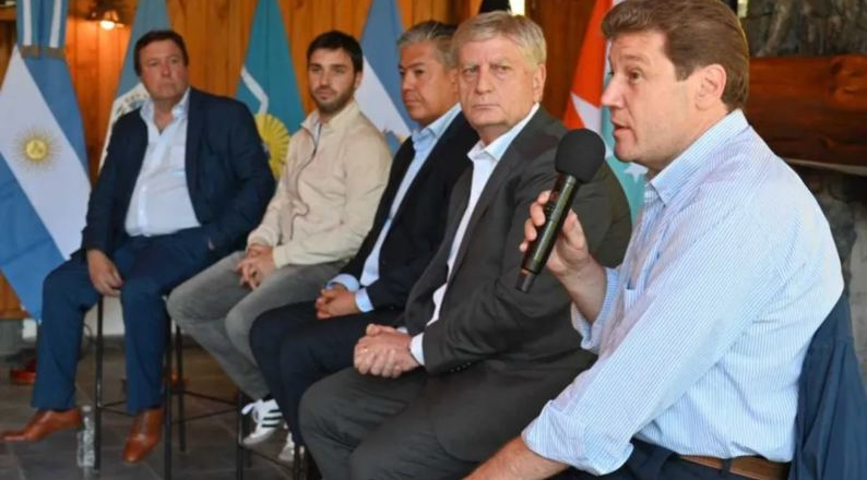 DNU y Ley Ómnibus/ Gobernadores patagónicos convocan a reunión urgente de las provincias petroleras