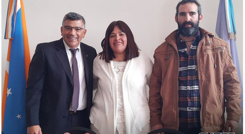 Afiliados sin medicamentos y directores del SUTEF ampliando planta política