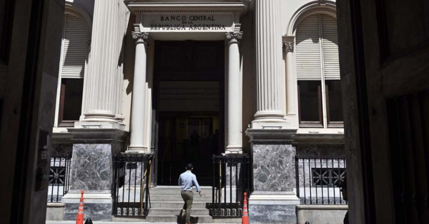 El Banco Central aprobó la emisión de billetes de $10.000 y $20.000 que circularán a partir de junio