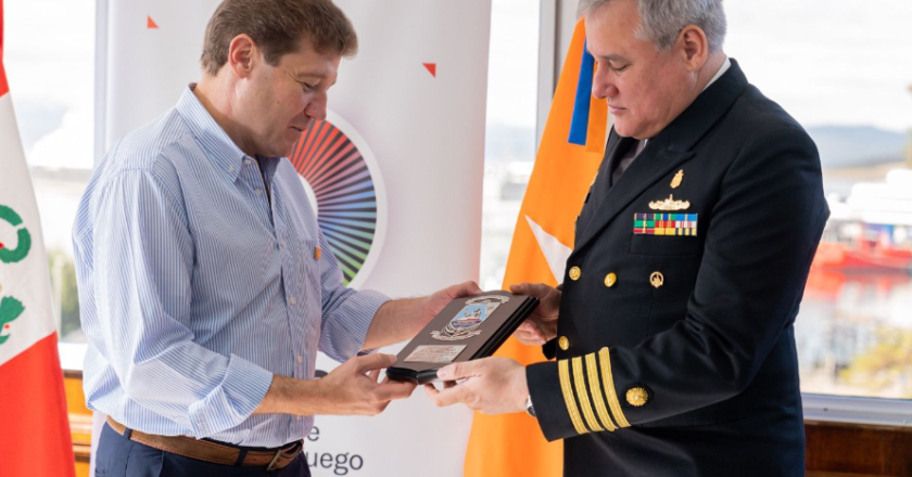 Melella recibió a militar de la Armada de Perú