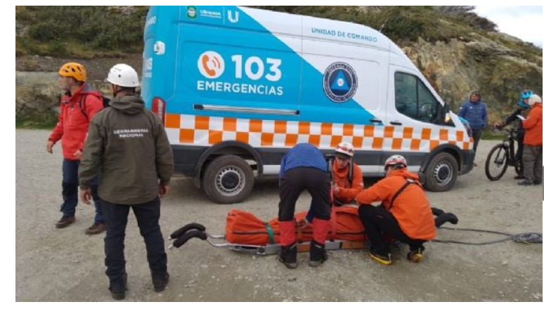 Estancia Tunel: Brigadistas de Ushuaia evacuaron a un estadounidense lesionado y con hipotermia grado I