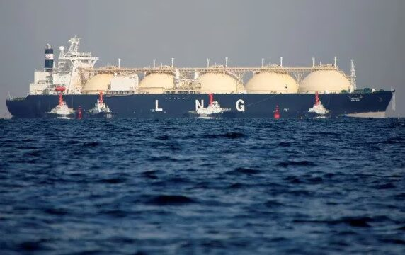 El gobierno sale a comprar fueloil y gasoil en el exterior
