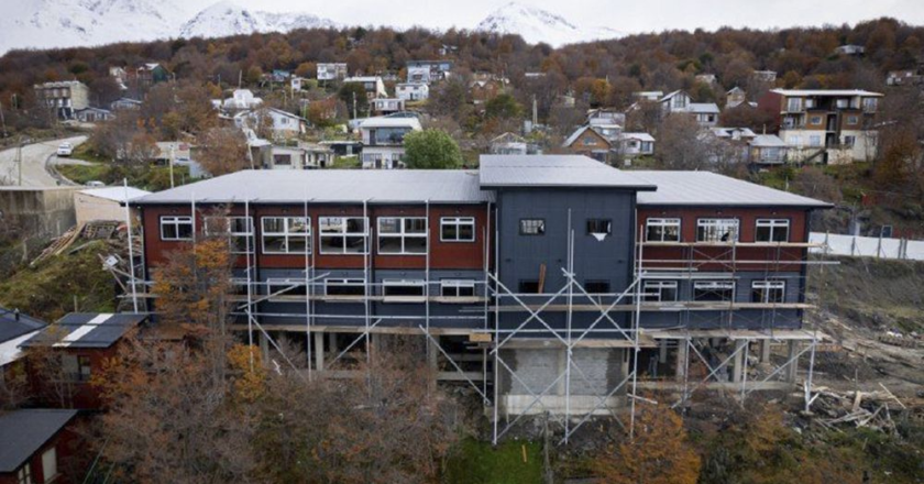 El Gobernador recorrió la obra de la Escuela 40