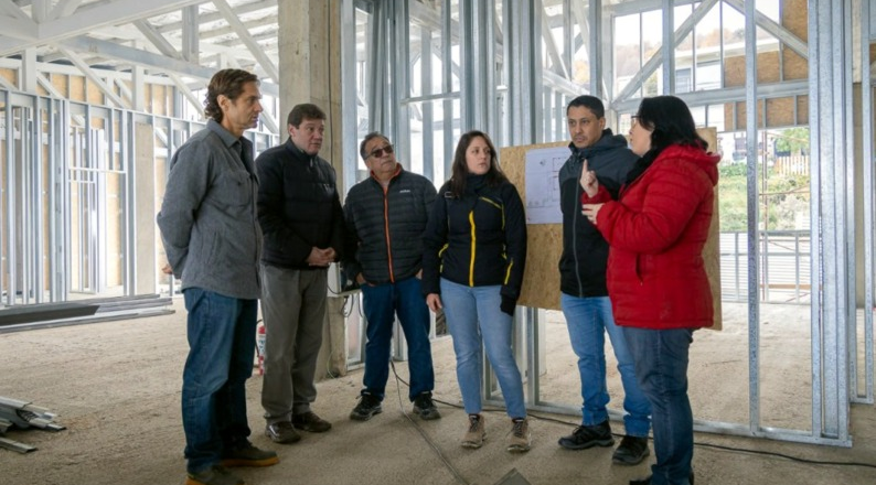 Ushuaia/ Melella recorrió la imponente obra de la nueva Escuela 40 en barrio Ecológico