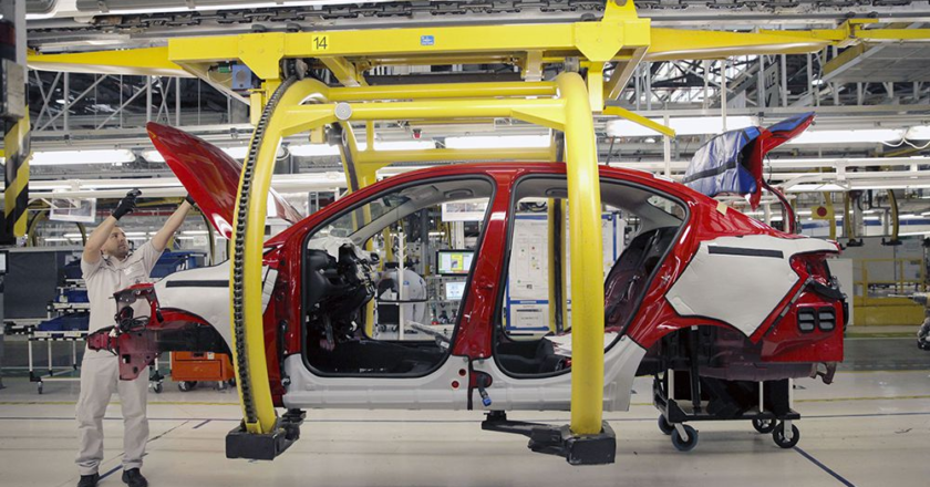 La producción automotriz cayó un 21% interanual en abril