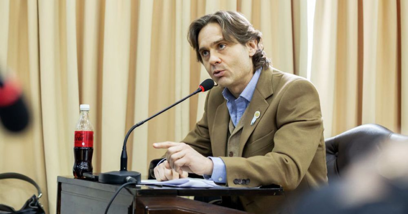 «El déficit de la Argentina no se soluciona borrando a Tierra del Fuego», advierte Sciurano.
