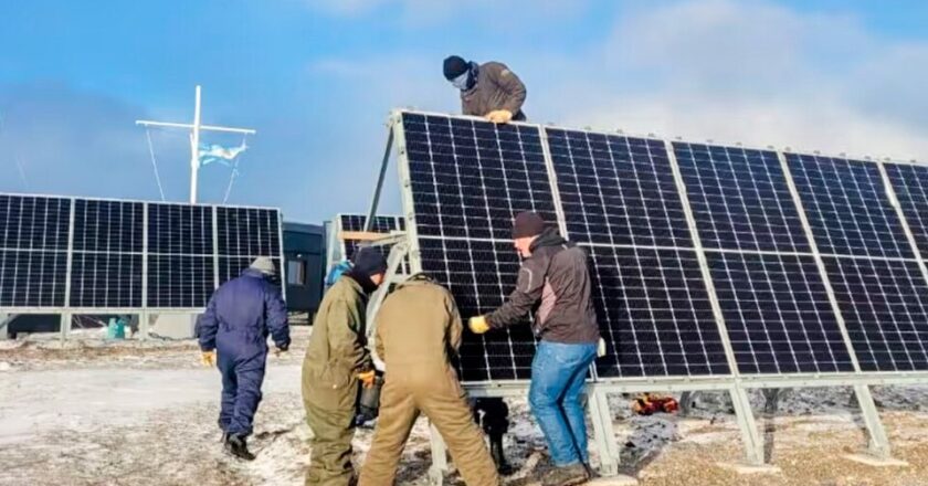 Desmontaron los paneles solares en la frontera y se desactivó la polémica