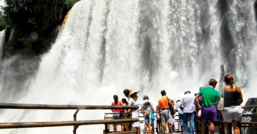 Fines de semana largos de junio: se movilizaron 2,6 millones de turistas y gastaron 418 millones de dólares