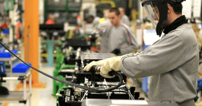 La economía argentina caerá fuerte este año y se recuperará el próximo